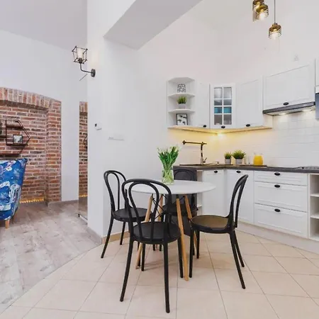 Zamstudio Zamenhofa 4 شقة